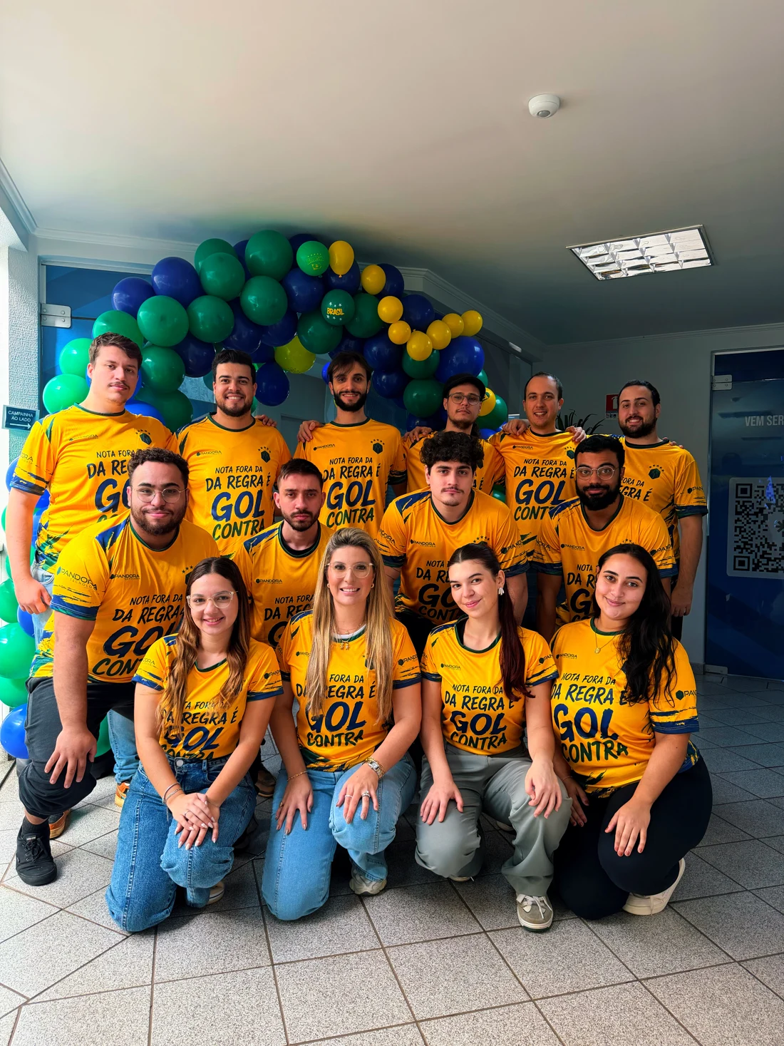 Equipe Pandora reunida na empresa